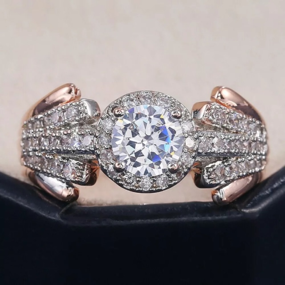 - 🌹 White Sapphire Round halo set .925/ 18k dipped